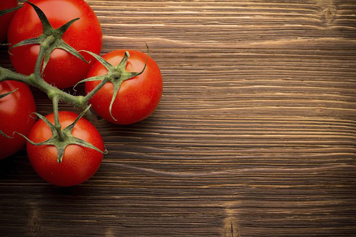 استفاده از گوجه برای برطرف کردن سیاهی دور چشم